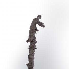 VERTIGE - sculpture grès noir par Nicole Besnainou (93x 27x 18 cm)