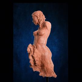 Danse 19 - Grès rouge par Nicole Besnainou (27x8x22 cm)